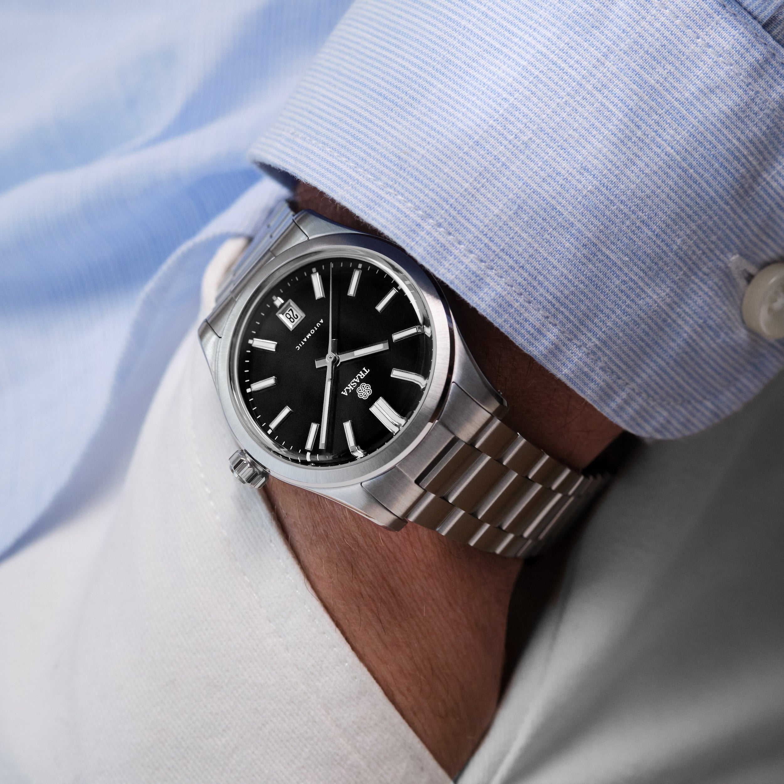 Commuter 38 Carbon Black